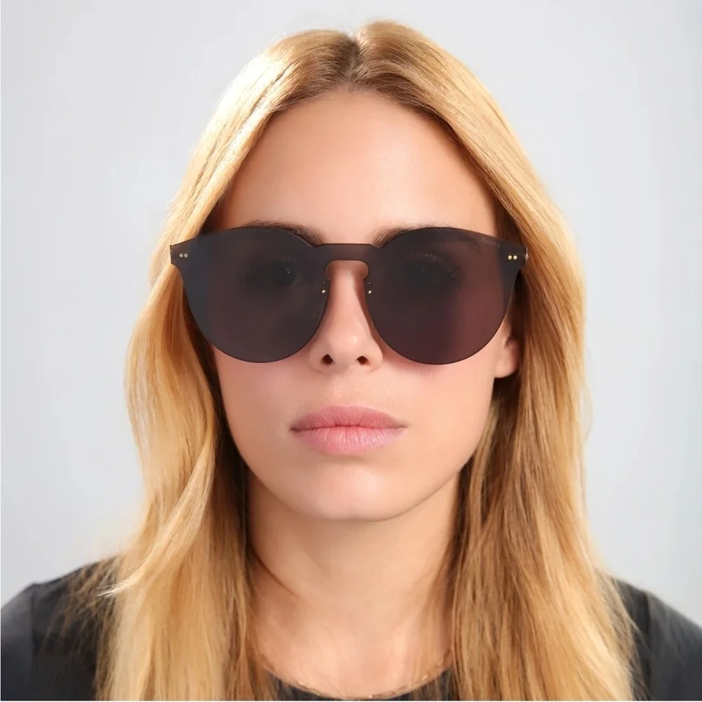 illesteva Wonen’s Black Aviator Sunglasses
